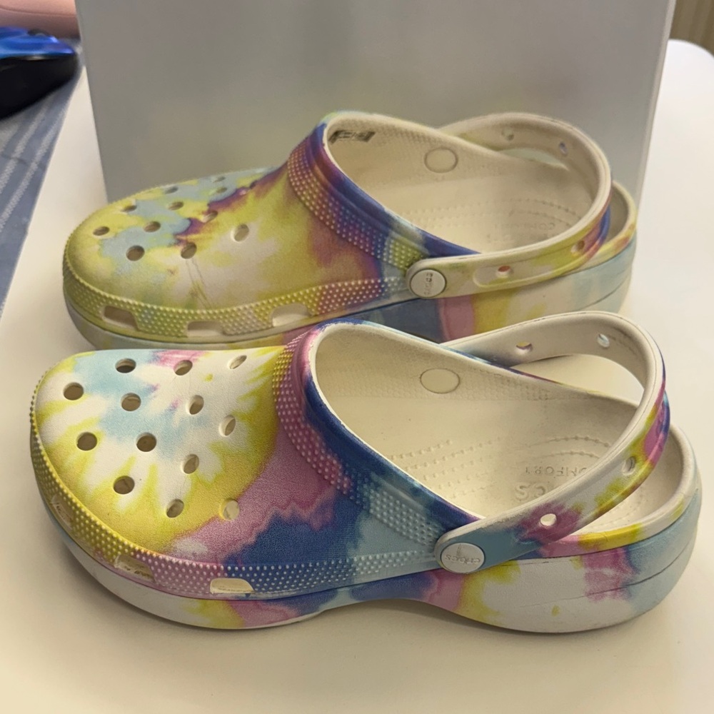 CROCS Multicolor Tie-Dye Clogs size w 10 used